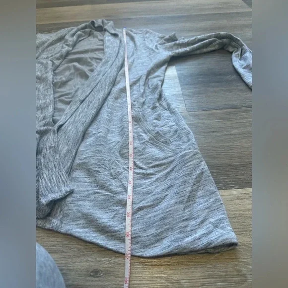 Athleta Women's Long-Sleeve Cardigan Gray pockets keyholes Size XS - Picture 4 of 9